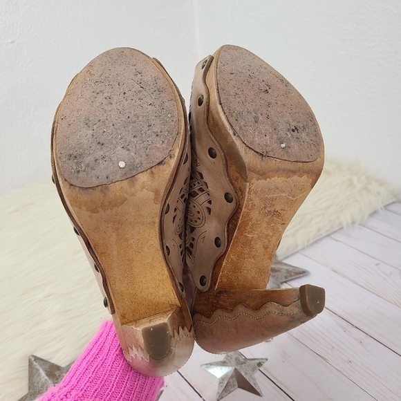 Corso Como Genart Clogs Lasercut Floral Tan Leather Studded Sandals - Picture 5 of 8